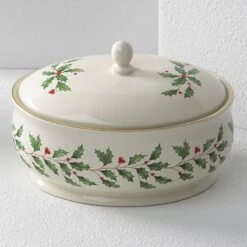 Lenox Holiday Covered Dish -Lenox Shop 863646 w1 7f3e6cd4 dd87 4bcc bf5a 6ea595978693