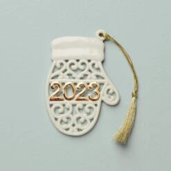 Lenox Shop 14 Lenox 2023 A Year To Remember Mitten Ornament