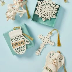 Lenox 2023 A Year To Remember Mitten Ornament -Lenox Shop 894436 894433 894443 894422 894442 LHOL 23 FEA 1